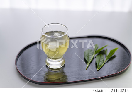 新茶を冷やして頂く 123133219