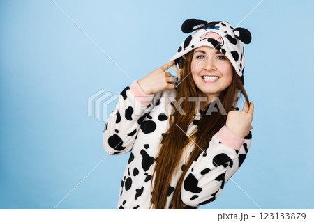 Woman wearing pajamas cartoon smiling 123133879