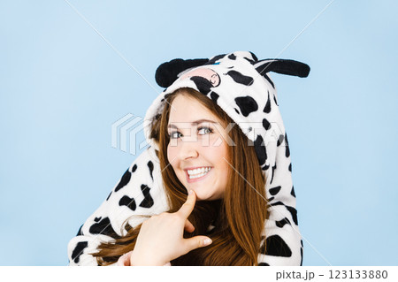 Woman wearing pajamas cartoon smiling 123133880
