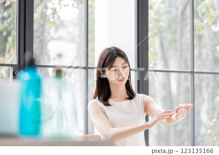 若い女性、ビューティーイメージ 123135166