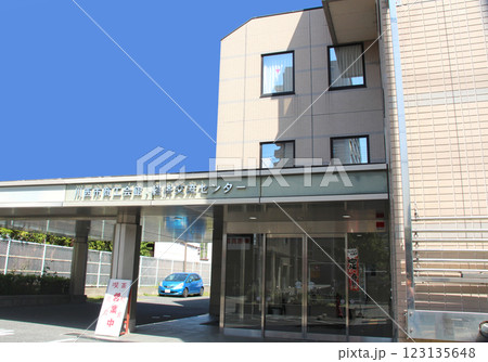 川西市商工会館経済交流センターの建物外観 123135648