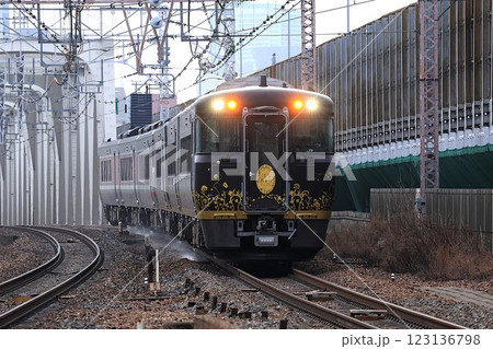 【JR西日本】キハ189系 特急「かにカニはまかぜ」〜はなあかり〜（JR神戸線：塚本駅） 123136798