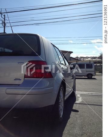 The appearance from behind 123136901