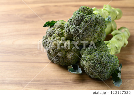 Organic raw broccoli on wooden background, Fresh vegetables, Healthy food ingredient 123137526