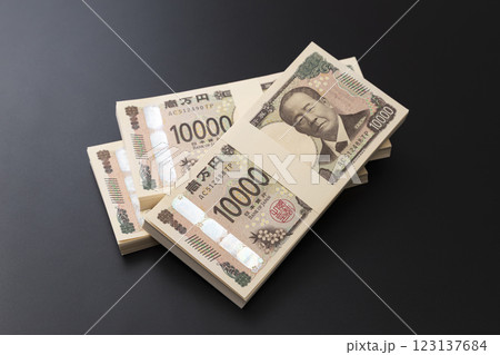 黒背景に300万円 黒背景に300万円 123137684