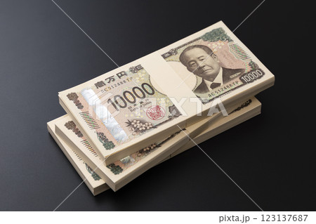 黒背景に300万円 123137687