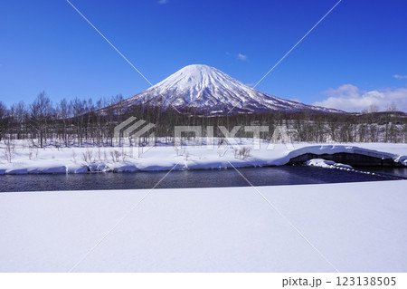 京極町、更進地区から見る羊蹄山(2025年2月) 京極町、更進地区から見る羊蹄山(2025年2月) 123138505