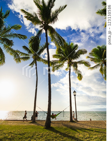 ハワイ　夕暮れのワイキキビーチ 123138586