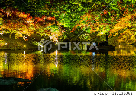 【高松市】栗林公園 秋のライトアップ【紅葉】 【高松市】栗林公園 秋のライトアップ【紅葉】 123139362