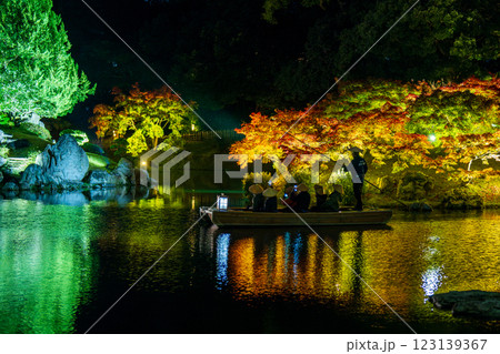 【高松市】栗林公園 秋のライトアップ【紅葉】 【高松市】栗林公園 秋のライトアップ【紅葉】 123139367