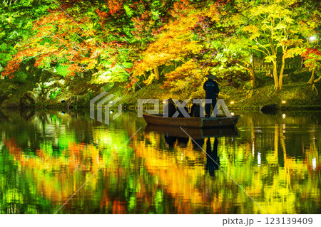 【高松市】栗林公園 秋のライトアップ【紅葉】 【高松市】栗林公園 秋のライトアップ【紅葉】 123139409
