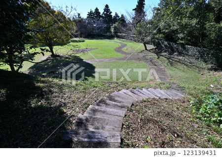 「高天神城」攻略の起点として築城された遠江「横須賀城」 123139431