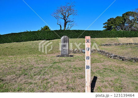 「高天神城」攻略の起点として築城された遠江「横須賀城」 123139464