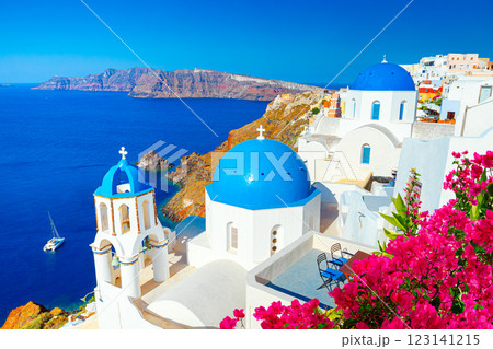 Sunset in the Oia village, Santorini, Greece. 123141215