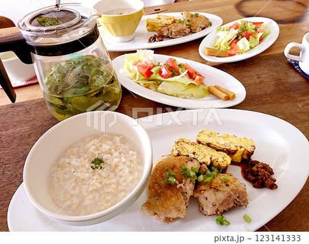 雑穀米のおかゆと鶏肉のもろ味炒め 雑穀米のおかゆと鶏肉のもろ味炒め 123141333