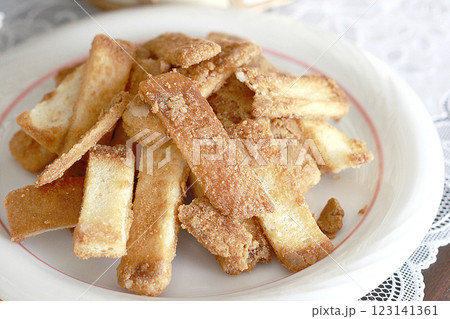 甘い甘いパン耳かりんとう 123141361