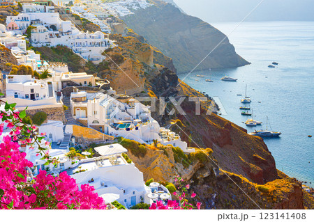 Sunset in the Oia village, Santorini, Greece. 123141408