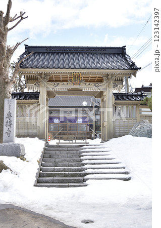 冬の北海道乙部町で青龍山専得寺境内の風景を撮影 冬の北海道乙部町で青龍山専得寺境内の風景を撮影 123142397