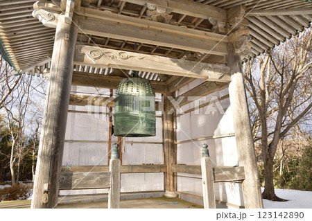 冬の北海道乙部町で永寿山長徳寺境内の風景を撮影 冬の北海道乙部町で永寿山長徳寺境内の風景を撮影 123142890
