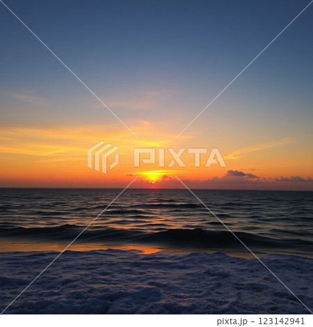 海に沈む夕日 123142941
