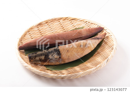 ［鹿児島県産］焼きなまり節と新さつま節（かつお節） 123143077