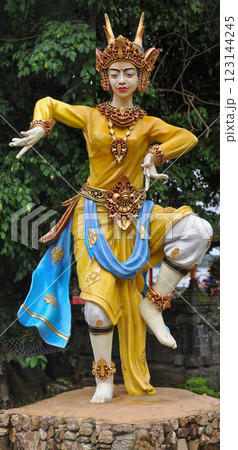 A colorful statue beautifully showcasing traditional dance attire in Ulun Danu Beratan Temple A colorful statue beautifully showcasing traditional dance attire in Ulun Danu Beratan Temple 123144245