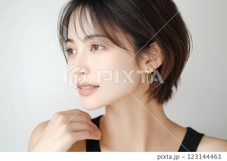 50代のミドル女性の美容系広告に最適な素材 123144463