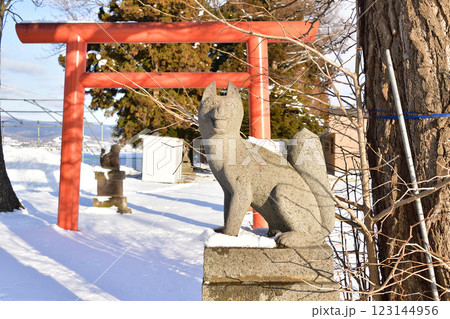 冬の北海道北斗市で千代田稲荷神社境内の風景を撮影 冬の北海道北斗市で千代田稲荷神社境内の風景を撮影 123144956