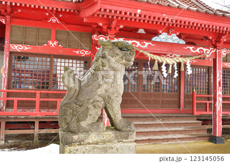 冬の北海道江差町で水堀稲荷神社境内の風景を撮影 冬の北海道江差町で水堀稲荷神社境内の風景を撮影 123145056