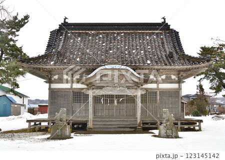 冬の北海道江差町で豊丘大神境内の風景を撮影 123145142