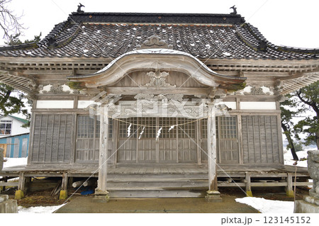 冬の北海道江差町で豊丘大神境内の風景を撮影 冬の北海道江差町で豊丘大神境内の風景を撮影 123145152