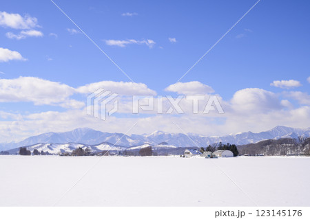 日高山脈と青空 日高山脈と青空 123145176