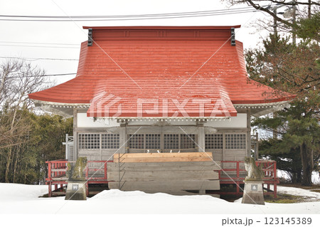 冬の北海道江差町で中網正一位稲荷大明神境内の風景を撮影 冬の北海道江差町で中網正一位稲荷大明神境内の風景を撮影 123145389