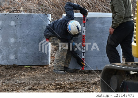 下水管設置工事・下水道工事・生活環境整備の背景素材 123145473