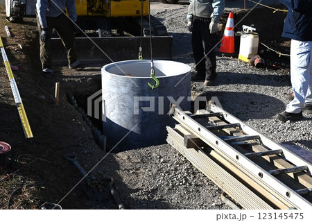 下水管設置工事・下水道工事・生活環境整備の背景素材 123145475