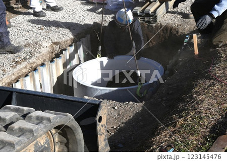 下水管設置工事・下水道工事・生活環境整備の背景素材 下水管設置工事・下水道工事・生活環境整備の背景素材 123145476