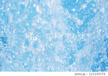 はじける水面　夏色のイメージ 123145579