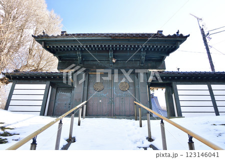 冬の北海道江差町で東本願寺江差別院境内の風景を撮影 冬の北海道江差町で東本願寺江差別院境内の風景を撮影 123146041
