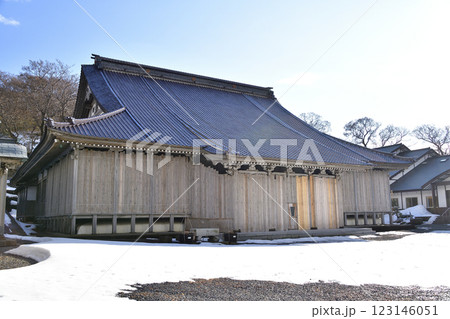 冬の北海道江差町で東本願寺江差別院境内の風景を撮影 冬の北海道江差町で東本願寺江差別院境内の風景を撮影 123146051