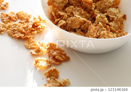 Corn flakes in a plate on a white background, close up 123146160
