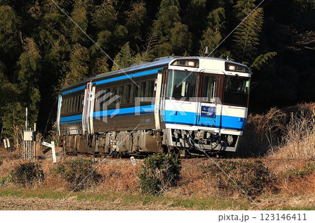 【JR四国】キハ185系 特急「むろと」(牟岐線:桑野〜阿波橘) 【JR四国】キハ185系 特急「むろと」(牟岐線:桑野〜阿波橘) 123146411