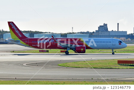 ベトジェットA321成田タキシング ベトジェットA321成田タキシング 123146779