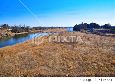 風光明媚　荒川本流　重忠橋から下流の景色 　深谷市　 123146784
