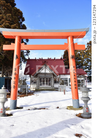 冬の北海道北斗市で東開発稲荷神社境内の風景を撮影 冬の北海道北斗市で東開発稲荷神社境内の風景を撮影 123147294