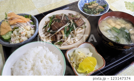 レバニラ炒め定食 レバニラ炒め定食 123147374