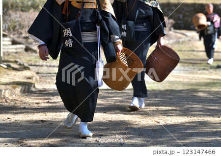 虚無僧 増井山随願寺の虚無僧碑前で献奏 虚無僧 増井山随願寺の虚無僧碑前で献奏 123147466