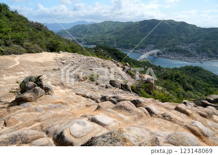奇岩巨岩が織りなす広島県江田島天狗岩の風景 Ver1 奇岩巨岩が織りなす広島県江田島天狗岩の風景 Ver1 123148069