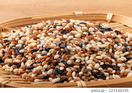 ［鹿児島県産］霧島三色米　（もち玄米） 123148105