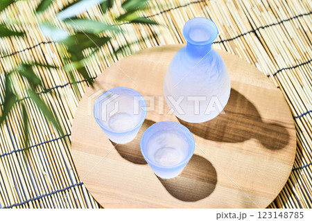 日本酒のイメージ 夏 冷酒 日本酒のイメージ 夏 冷酒 123148785