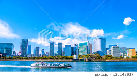 日本の東京都市景観 新風景。「エメラルダス」や汐留地区、浜松町などを望む。左奥に東京タワーや麻布台 日本の東京都市景観 新風景。「エメラルダス」や汐留地区、浜松町などを望む。左奥に東京タワーや麻布台 123148937